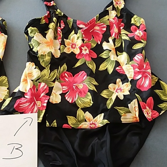 Tropical floral bathing suit - Picture 6 of 7